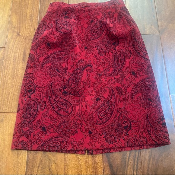 Elegant Red Paisley Skirt - Picture 1 of 7